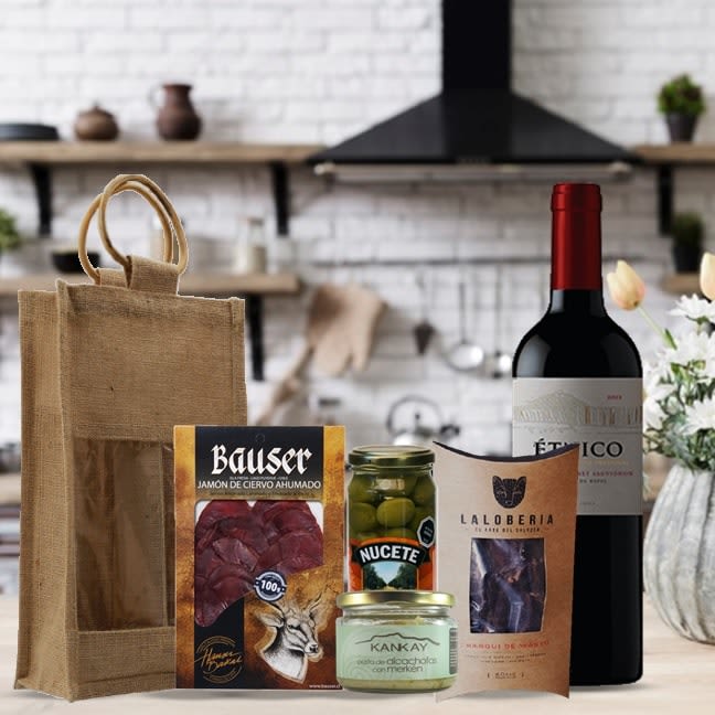 PACK CON VINOS, CHARCUTERÍA Y PICOTEO GOURMET 1 PACK CON VINOS, CHARCUTERÍA Y PICOTEO GOURMET 1