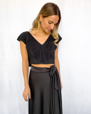 POLERA CATA NEGRA PLISADA