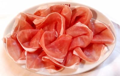 Prosciutto crudo 14 meses , 100 gr .