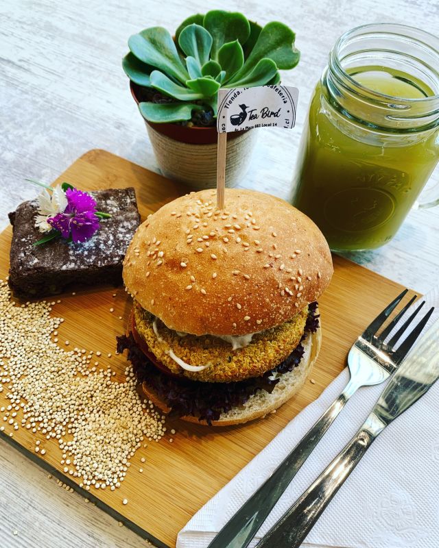 PROMO BURGER VEGANA QUINOA + LIMONADA + BROWNIE PROMO BURGER VEGANA QUINOA + LIMONADA + BROWNIE