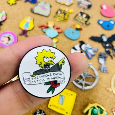 PIN LISA ANTISISTEMA - LOS SIMPSONS