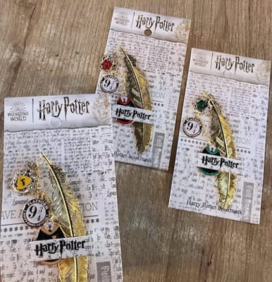 MARCA PÁGINA PLUMA CASAS HARRY POTTER