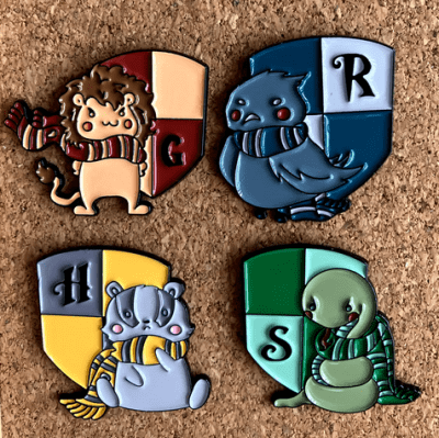 PIN HUFFLEPUFF MASCOTA