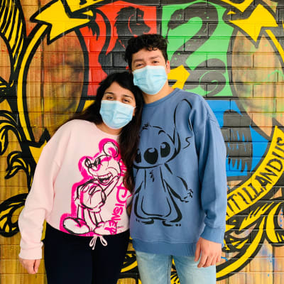 POLERON DISNEY CROPTOP MICKEY GRAFFITI TALLA M