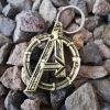 LLAVERO  A AVENGERS DORADO1