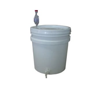 Balde fermentador 32L c/airlock y válvula de salida1