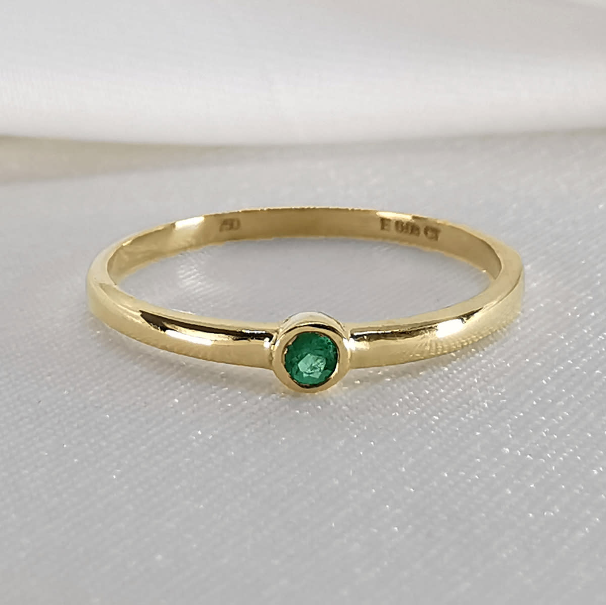 Anillo Esmeralda Biselado Oro 18 kt Anillo Esmeralda Biselado Oro 18 kt