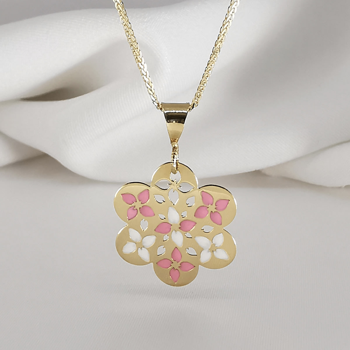 Dije Flor Esmaltada Oro 18KT Dije Flor Esmaltada Oro 18KT