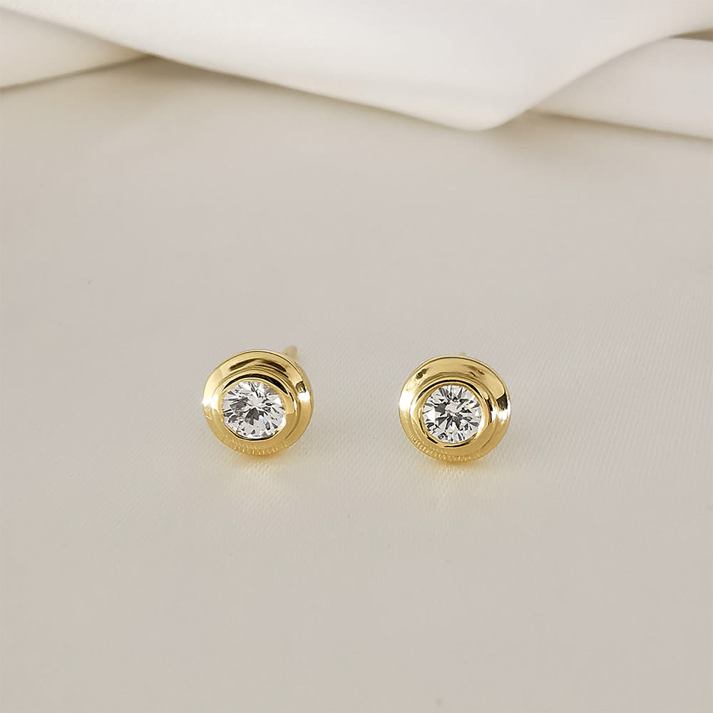Arete Punto de Luz Doble Bisel ORO 18 KT Arete Punto de Luz Doble Bisel ORO 18 KT