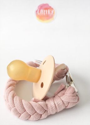 BLUSH Portachupete Trenzado Algodón Cheeky Monkey BLUSH Portachupete Trenzado Algodón Cheeky Monkey