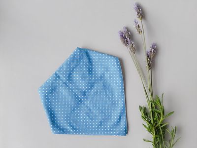 BANDANA ERGONÓMICA PUNTITOS AZUL OSCURO BANDANA ERGONÓMICA PUNTITOS AZUL OSCURO