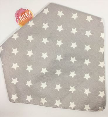BANDANA ERGONÓMICA GRIS ESTRELLAS BANDANA ERGONÓMICA GRIS ESTRELLAS
