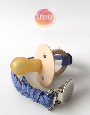 POWDER BLUE Portachupete Ecocuero Trenzado Cheeky Monkey POWDER BLUE Portachupete Ecocuero Trenzado Cheeky Monkey