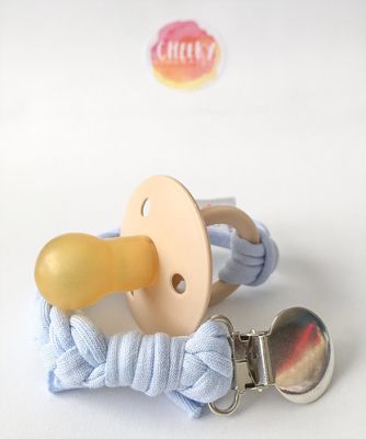 BABY BLUE Portachupete Trenzado Algodón Cheeky Monkey BABY BLUE Portachupete Trenzado Algodón Cheeky Monkey