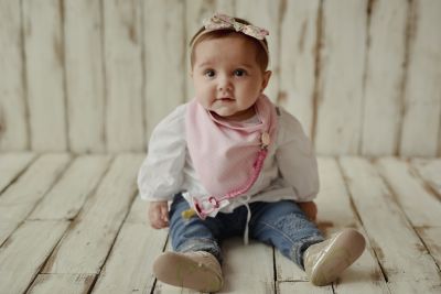 BANDANA ERGONÓMICA PUNTITOS ROSA OSCURO BANDANA ERGONÓMICA PUNTITOS ROSA OSCURO
