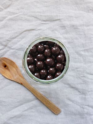 Avellana Europea cubierta con chocolate BITTER 100 gramos