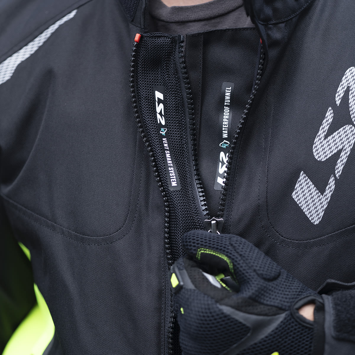 CHAQUETA LS2 ZOOM NEGRA ROJA3