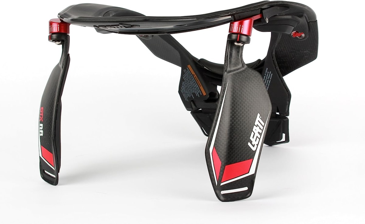 Cuello Leatt STX RR Carbon2