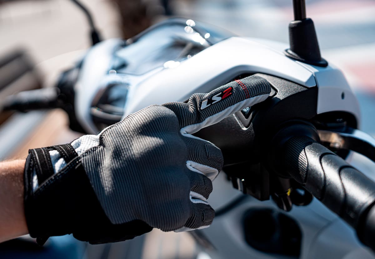 GUANTE LS2 DART II GRIS PERLA MUJER4