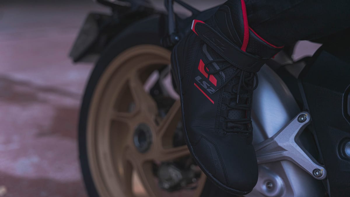 BOTA LS2 GARRA NEGRA ROJA HOMBRE3