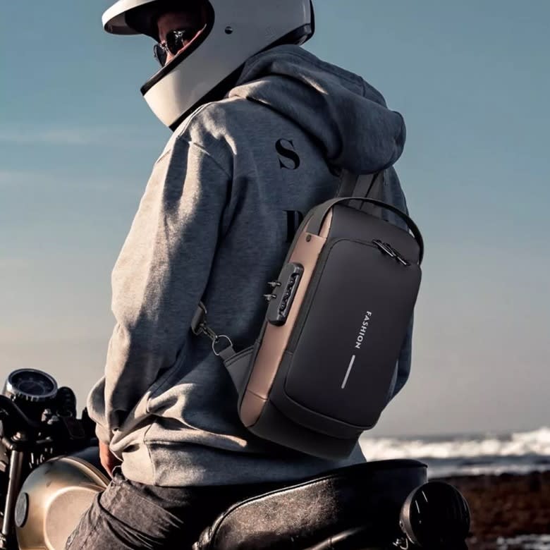 MOCHILA BANDOLERA BANANO IMPERMEABLE 081792