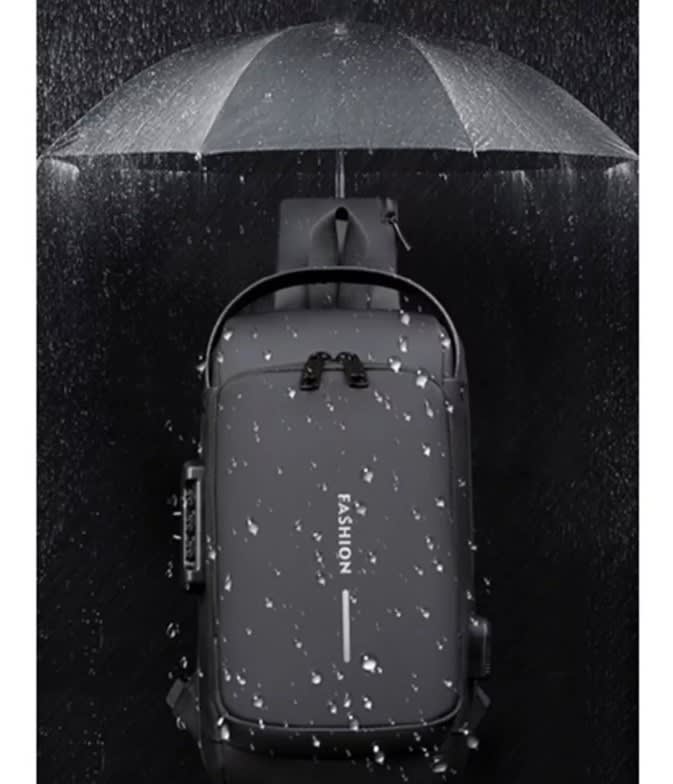 MOCHILA BANDOLERA BANANO IMPERMEABLE 081795