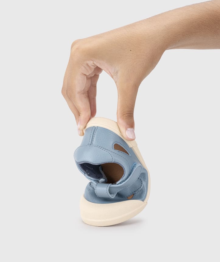 SANDALIA PIEL AZUL12