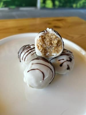 Bolita de Cajú Bañada en Chocolate Blanco2