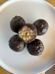 Bolitas Caju bañada en chocolate negro