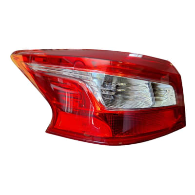 FOCO TRASERO IZQUIERDO NISSAN SENTRA B17 2017-2020