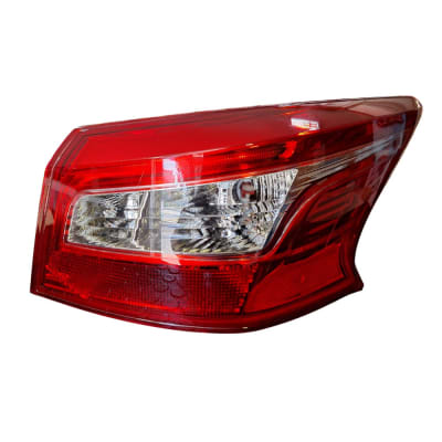 FOCO TRASERO DERECHO NISSAN SENTRA B17 2017-2020