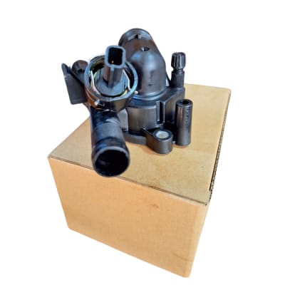 TAPA TERMOSTATO NISSAN NP300 2.3 15-18