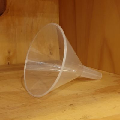 Embudo plástico Beltronic 100 ml Embudo plástico Beltronic 100 ml