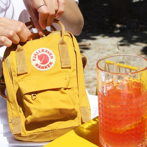 FR MOCHILA KANKEN SLING OCHRE | Aldo Carla
