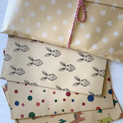 SET DE 4 PAPELES KRAFT C/DISEÑO ARTEL