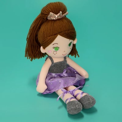 Muñeca de fantasía falda morada