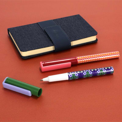 Set de 2 bolígrafos con diseño rosa y celeste