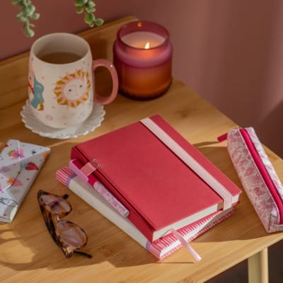 LIBRETA TELA PORTALAPIZ 15X21 BURDEO