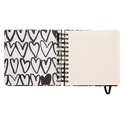 Libreta espiral 160 hojas con líneas y cuadros 17x3,5x17 cm
 corazones
