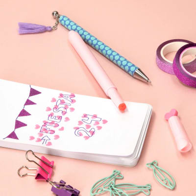 SET DE LIBRETA Y ACCESORIOS CON CAJA GATO SIRENA