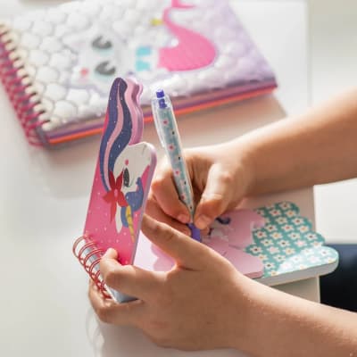 LIBRETA ESPIRAL Y BOLIGRAFO UNIFORNIO