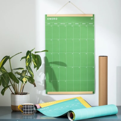 CALENDARIO 12 LAMINAS PARA COLGAR  + ACCESORIOS V2024