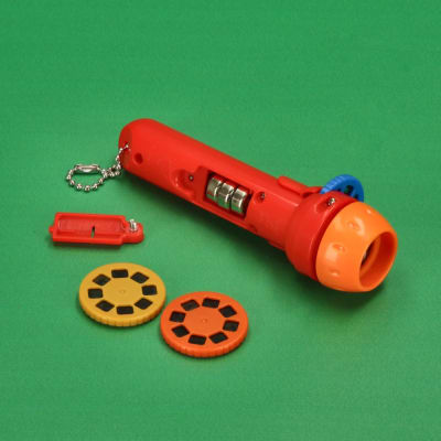 KIT PROYECTOR Y 24 ANIMALES PLASTICOS