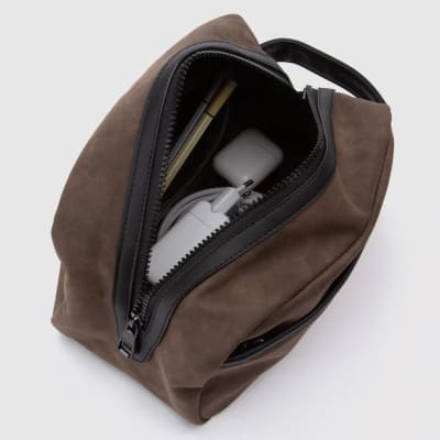 BLACK NECESER AUSTIN WOODS