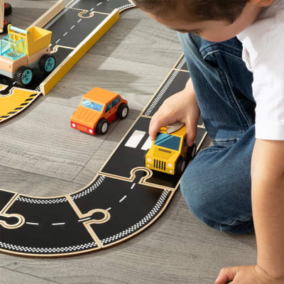 Auto de juguete a fricción color naranjo