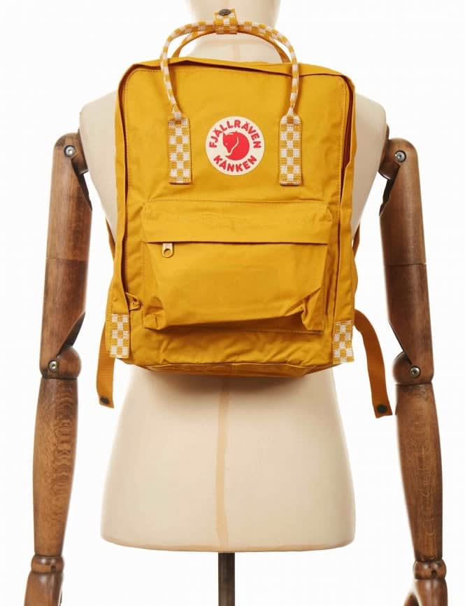 FR MOCHILA KANKEN OCHRE-CHESS PATTERN | Aldo Carla