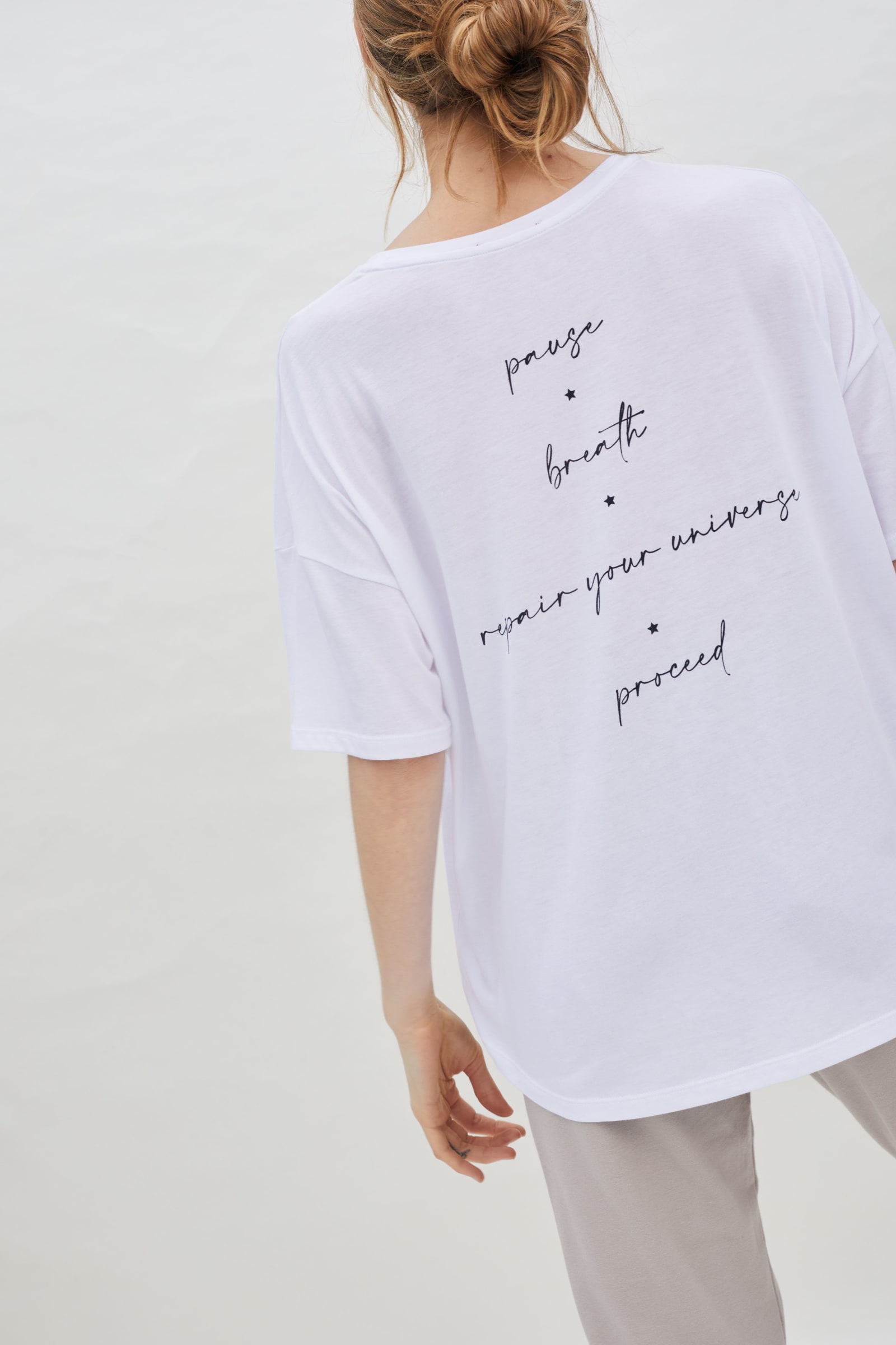 UNIVERSE - WHITE UNIVERSE - WHITE
