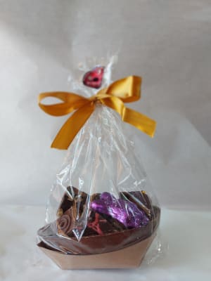 Medio Huevo con Bombones surtidos 255gr1