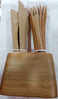 Estuche MADERA NATIVA con cuchillos y tenedores1