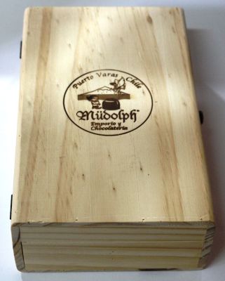 MALETA CHOCOLATE SURTIDO 260 g y VINO 375 cc